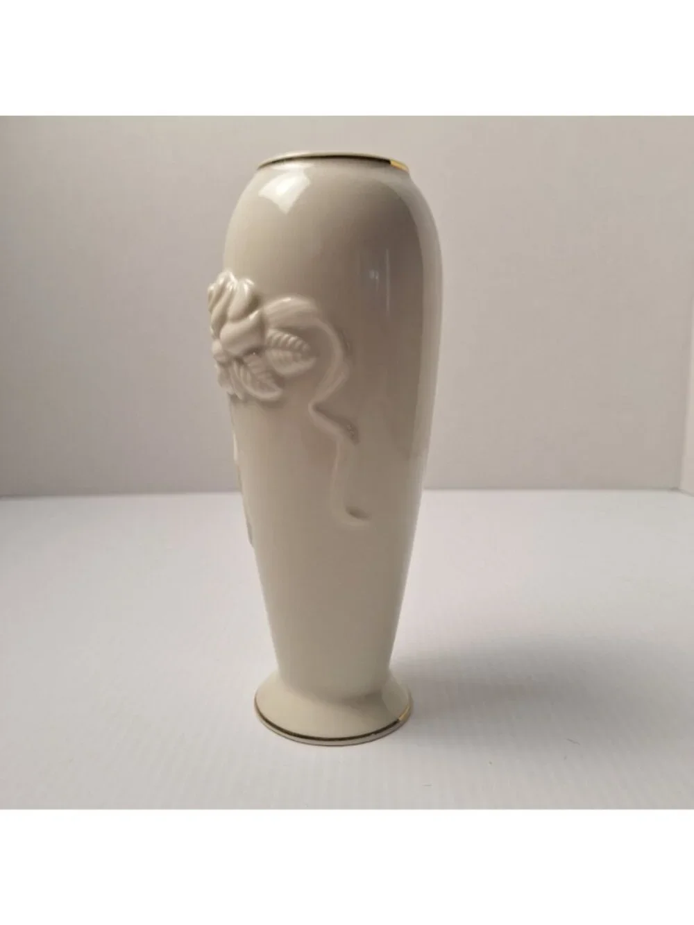 LENOX ROSE BLOSSOM BUD VASE IVORY PORCELAIN SCULPTED ROSE RIBBON 24K GOLD TRIM